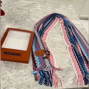 💗NWT and box Missoni Multicolor chevron Scarf